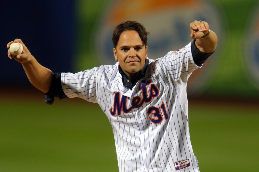 The Mets Welcome Mike Piazza Home and Give His Jersey a Spot in