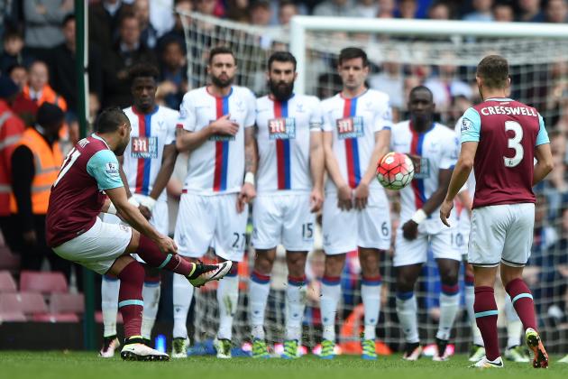 LONDON, ENGLAND - APRIL 02: Dimitri Payet of West Ham United scores his team's second goal during the Barclays Premier League match between West Ham United and Crystal Palace at the Boleyn Ground on April 2, 2016 in London, England.  (Photo by Tom Dulat/Getty Images)