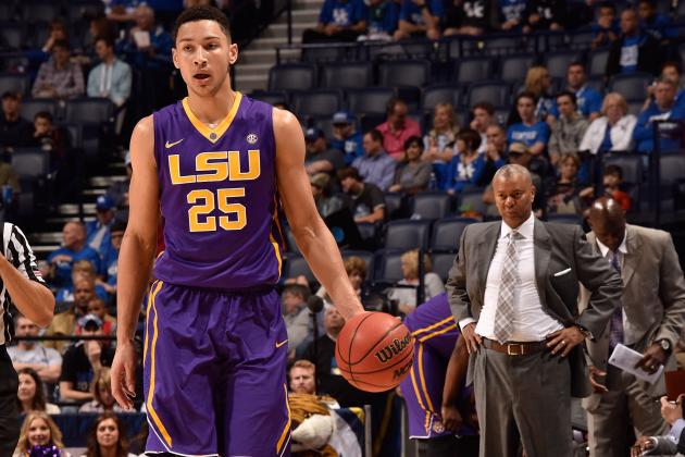NASHVILLE, TENNESSEE - MARCH 12:  Ben Simmons #25 of the LSU Tigers is watched by head coach Johnny Jones  during a game against the Texas A&M Aggies in an SEC Basketball Tournament Semifinals game at Bridgestone Arena on March 12, 2016 in Nashville, Tennessee.  (Photo by Frederick Breedon/Getty Images)