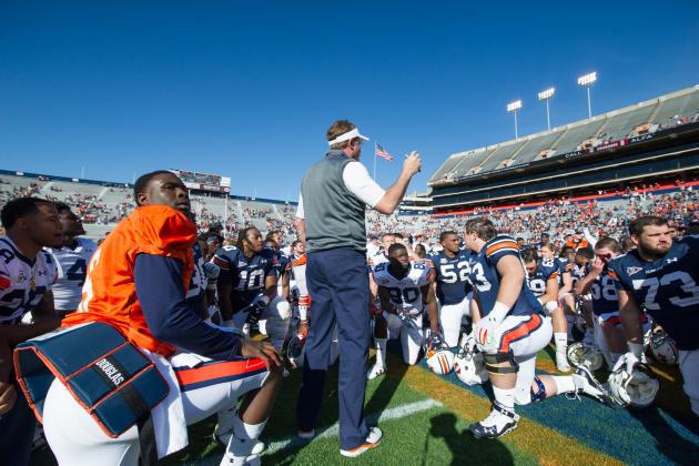 AUBURN, AL - APRIL 9: Head coach Gus Malzahn of the Auburn Tigers speaks to his team after their spring game at Jordan Hare Stadium on April 9, 2016 in Auburn, Alabama. (Photo by Michael Chang/Getty Images)