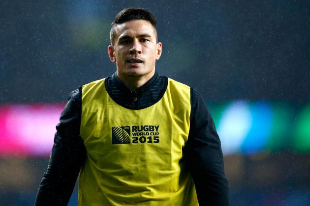 LONDON, ENGLAND - OCTOBER 24: Substitute Sonny Bill Williams of the New Zealand All Blacks warms up during the 2015 Rugby World Cup Semi Final match between South Africa and New Zealand at Twickenham Stadium on October 24, 2015 in London, United Kingdom. (Photo by Shaun Botterill/Getty Images)