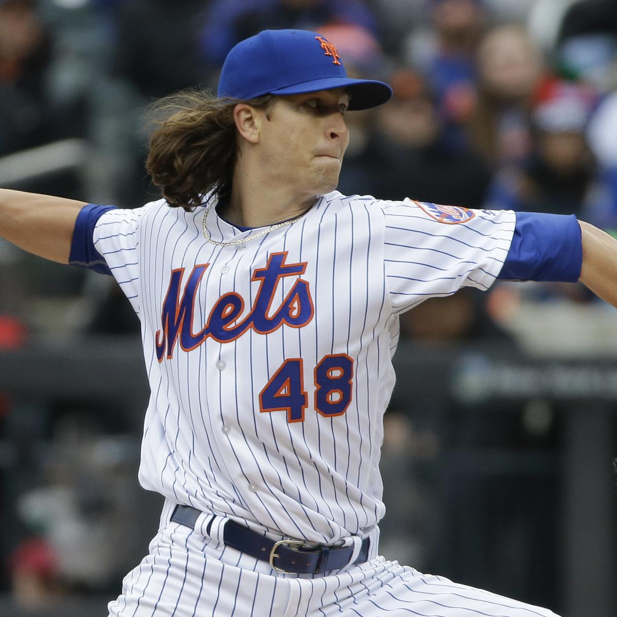 deGrom's son Jaxon watches from the stands 