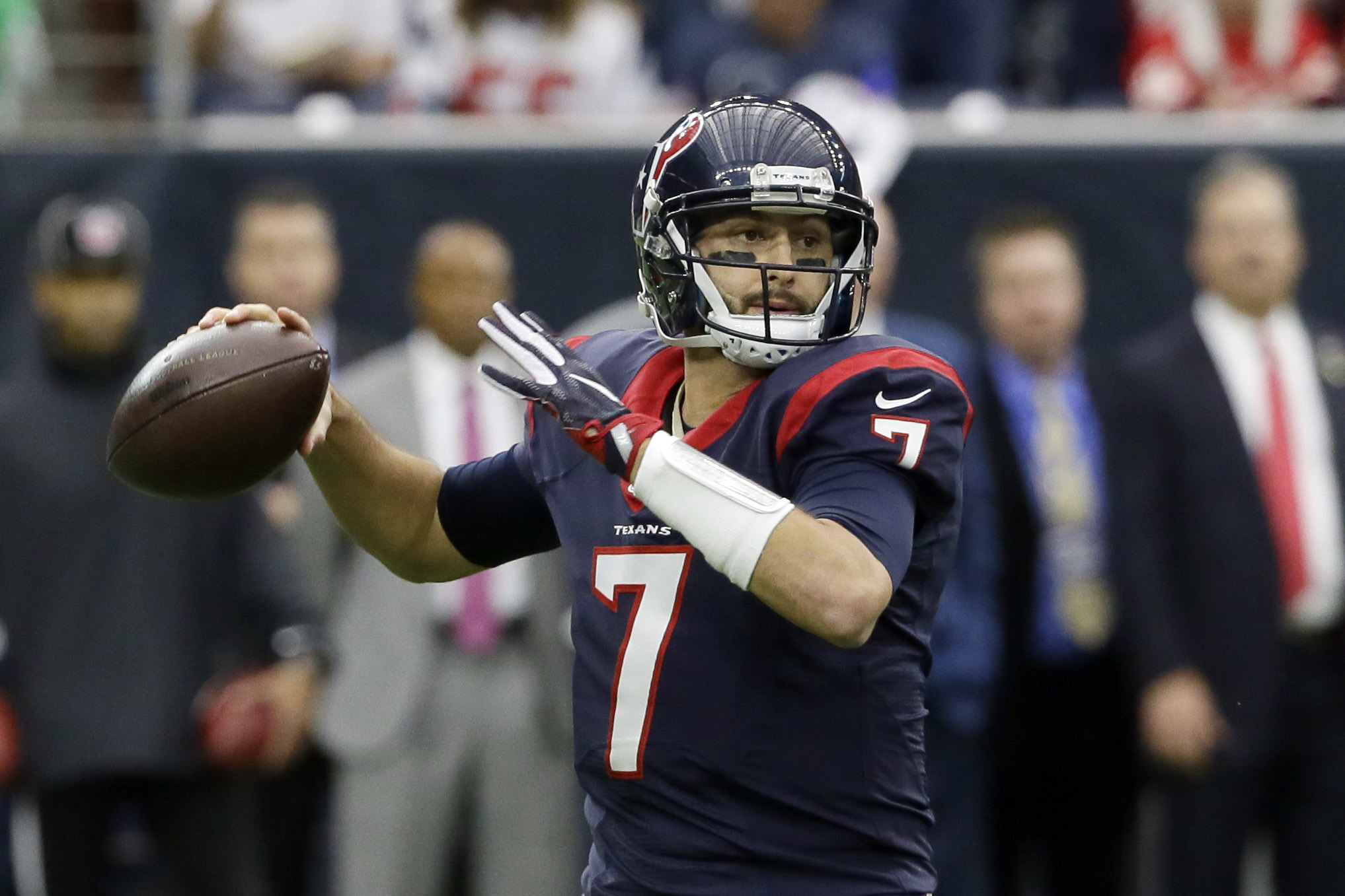 Brian Hoyer adds depth, insurance at quarterback - ESPN