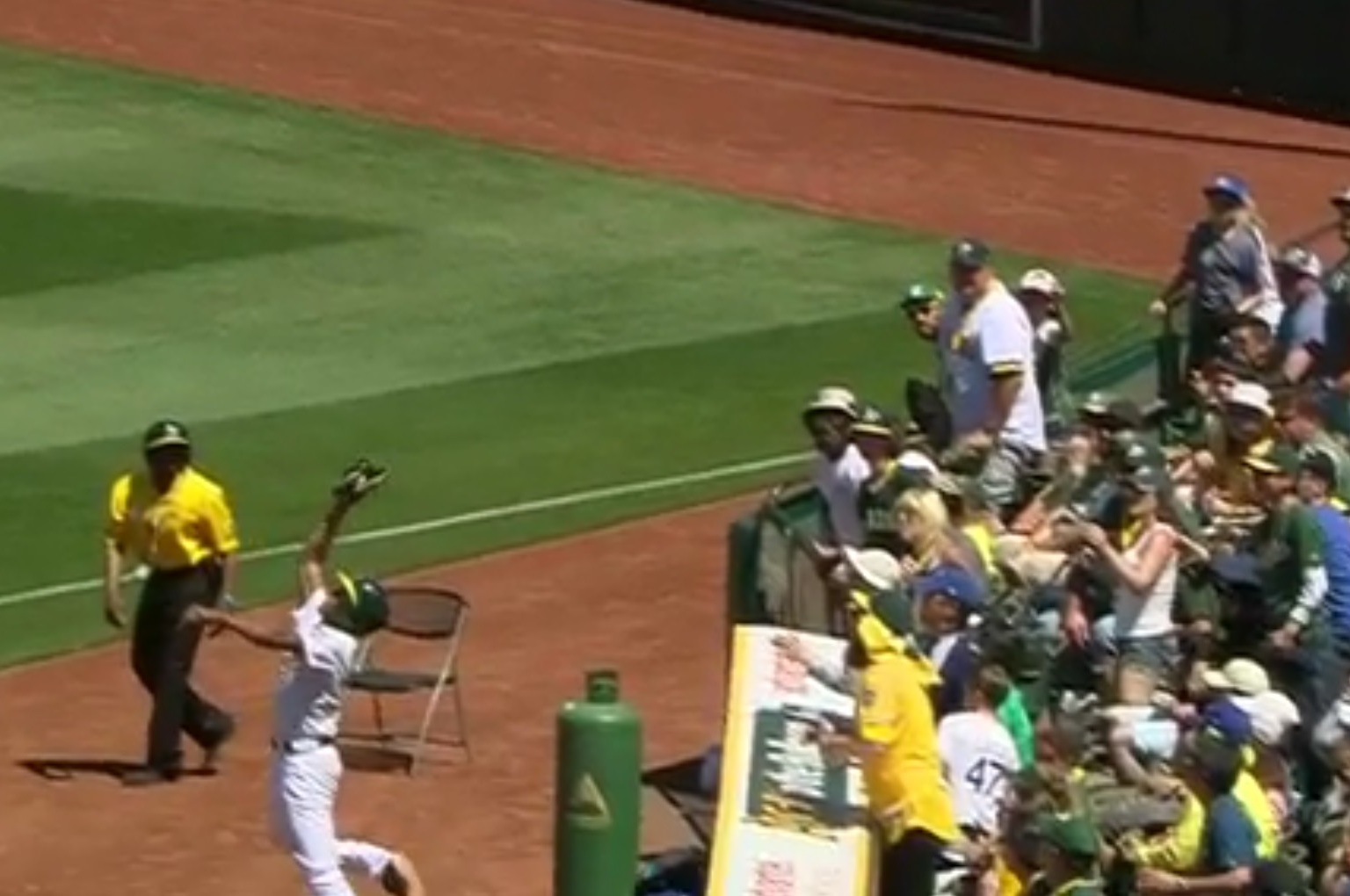 Oakland A S Ball Boy Snags Foul Ball With Unbelievable Catch News Scores Highlights Stats And Rumors Bleacher Report