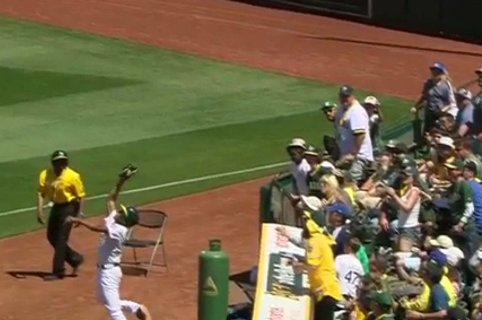 Oakland A S Ball Boy Snags Foul Ball With Unbelievable Catch Bleacher Report Latest News Videos And Highlights