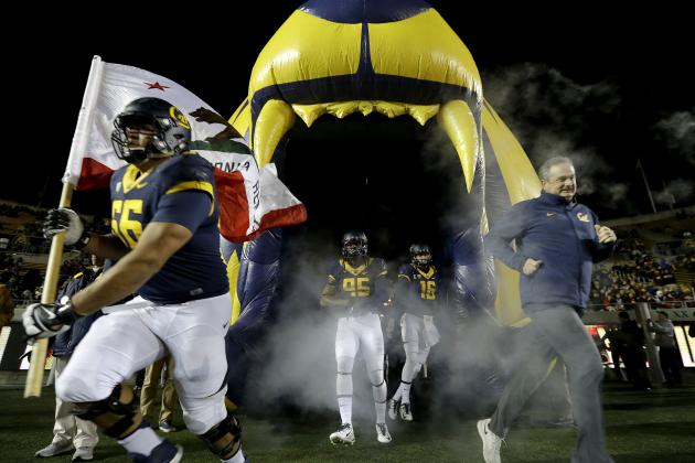 California head coach Sonny Dykes, right, and his players run onto the field before an NCAA college football game against Arizona State in Berkeley, Calif., Saturday, Nov. 28, 2015. (AP Photo/Jeff Chiu)
