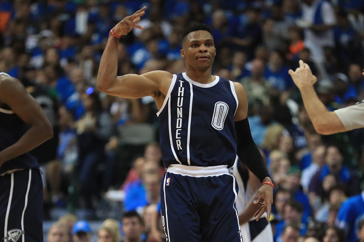 Russell Westbrook Records 25 Points, 15 Assists in Consecutive Games
