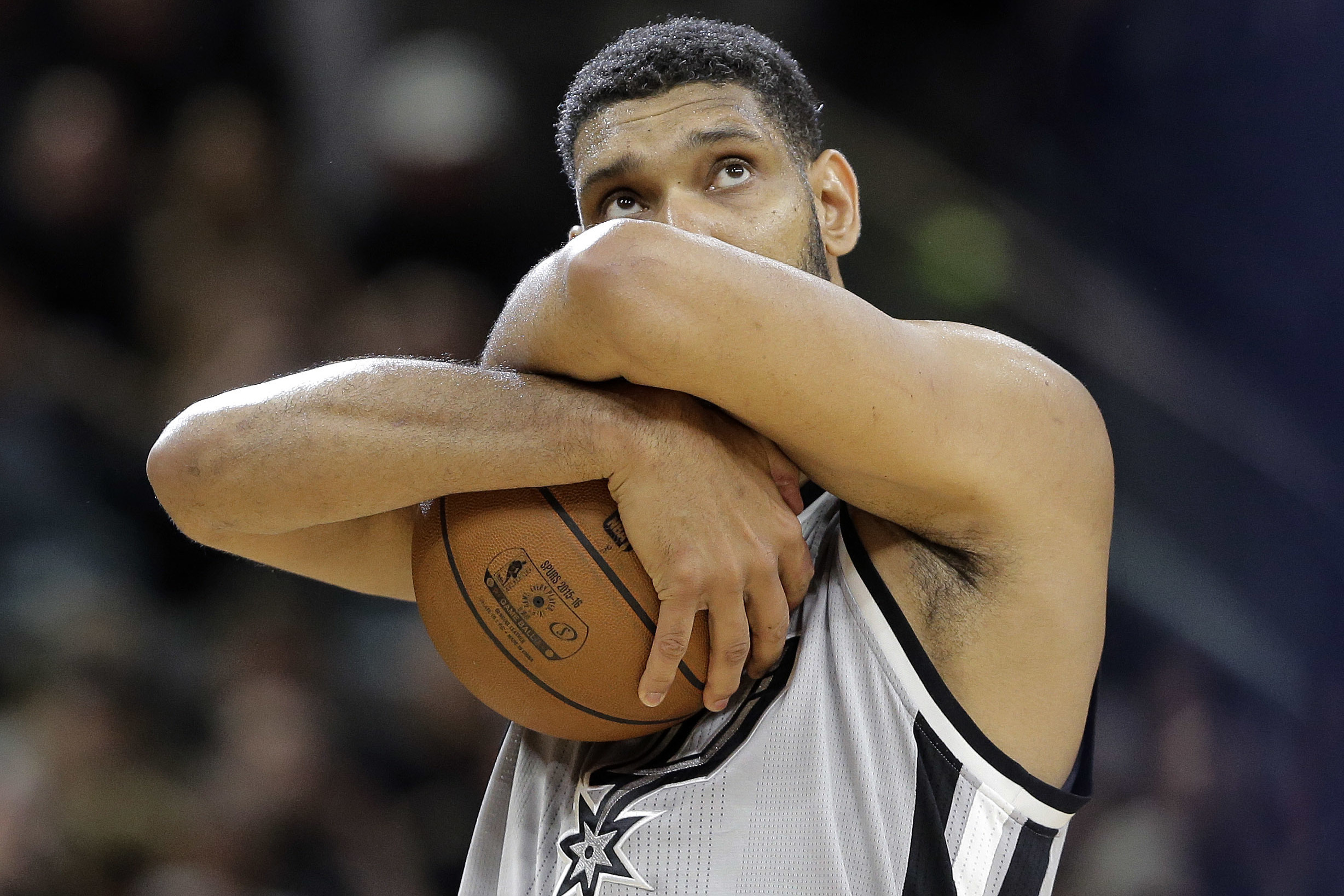 Duncan and Spurs Rout Thunder in Game 1 - The New York Times