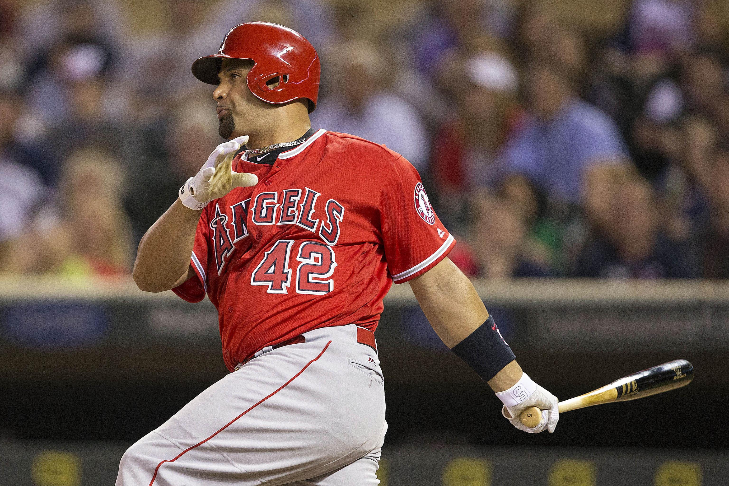 Pujols hits a trio of homers in World Series 