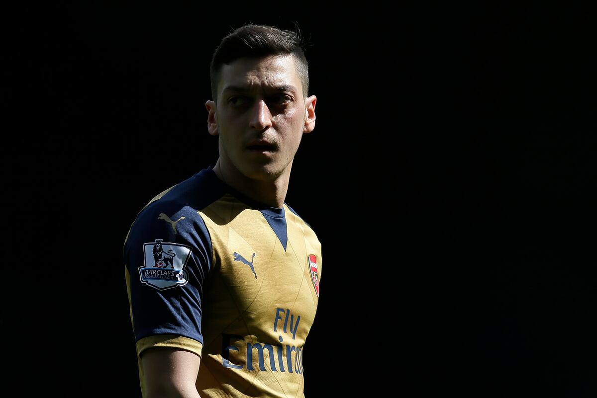 Mesut Ozil Talks Premier League Title Race, Arsenal Future ...