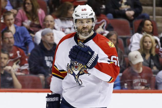 Florida Panthers' Jaromir Jagr, of the Czech Republic, pauses on the ice during the second period of an NHL hockey game against the Arizona Coyotes Saturday, March 5, 2016, in Glendale, Ariz.  The Coyotes defeated the Panthers 5-1. (AP Photo/Ross D. Franklin)