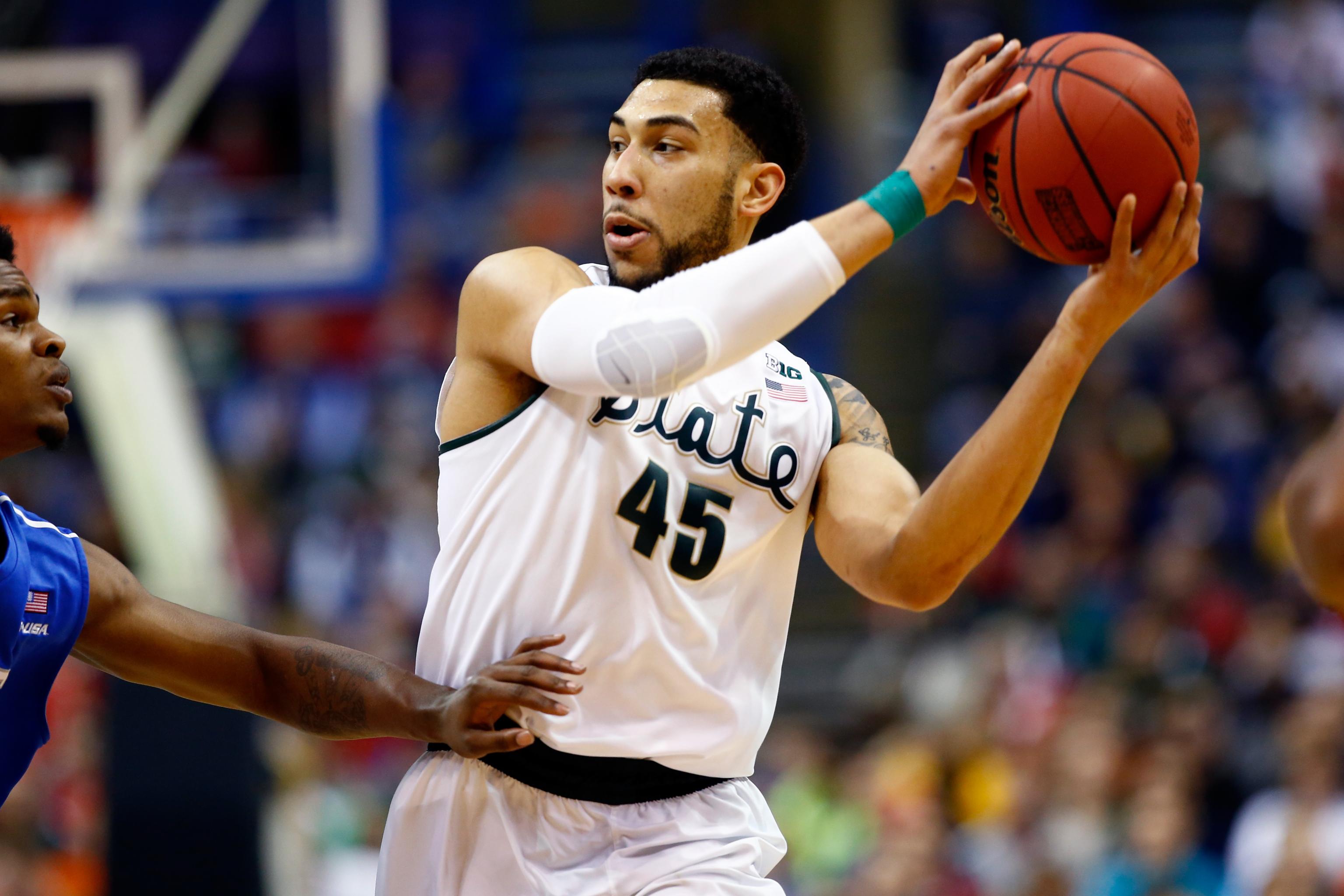 Denzel Valentine gets 25 points, 6 rebounds, 5 assists with Maine