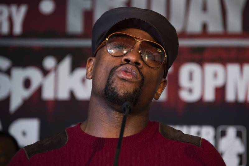 Promoter and former champion boxer Floyd Mayweather (C) speaks during a press conference announcing WBA super lightweight champion Adrien Broner's fight against Ashley Theophane, in Washington, DC, February 29, 2016. The title contest is scheduled to take place April 1, 2016 at the D.C. Armory in Washington DC. / AFP / JIM WATSON (Photo credit should read JIM WATSON/AFP/Getty Images)
