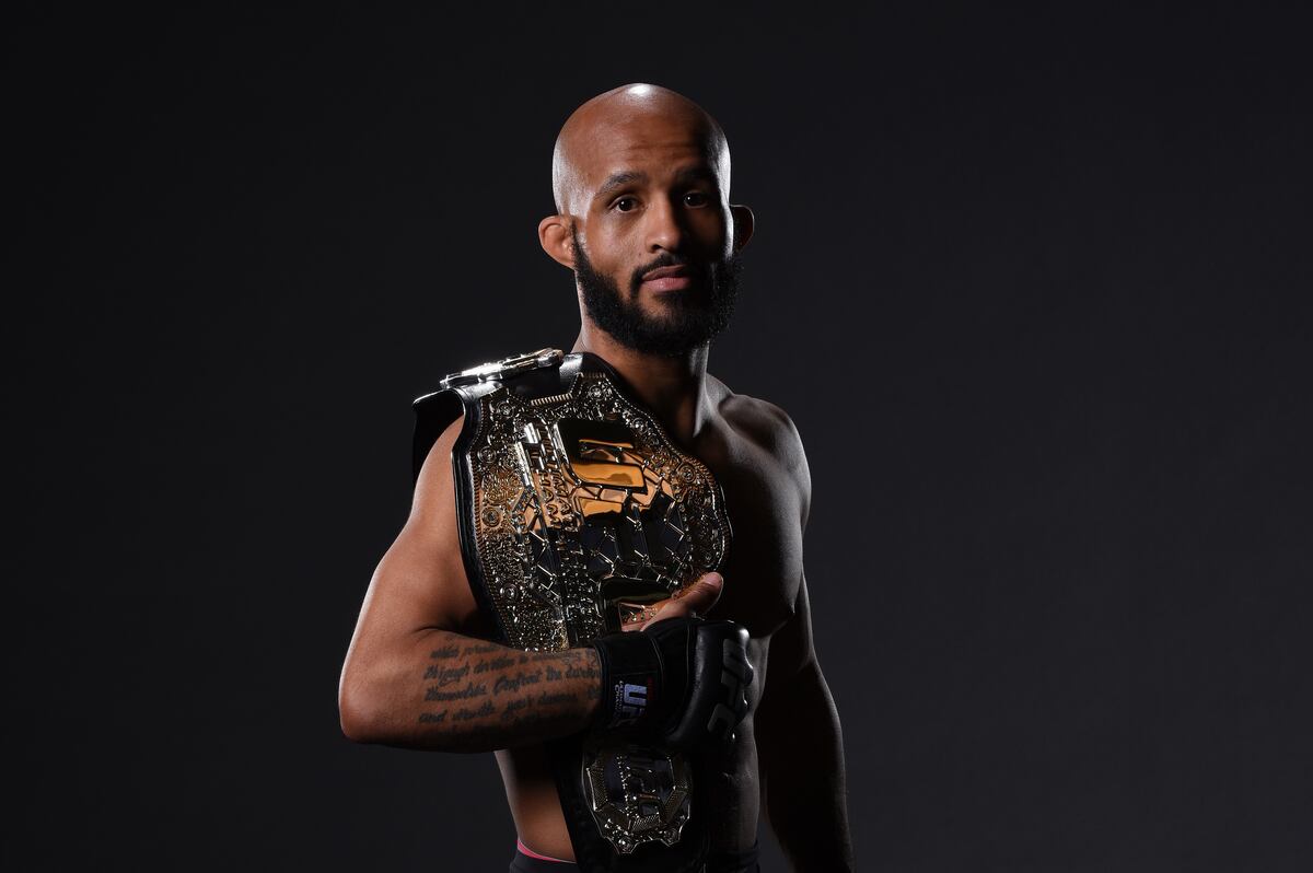 Деметриус джонсон. Demetrious johnson. Деметриус джонсон боец. Боец мышонок ufc. Деметриус джонсон.