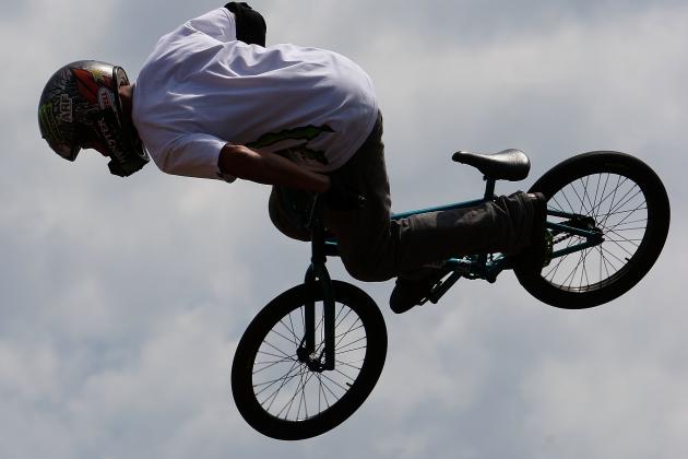 CHICAGO - JUNE 27: Dave Mirra, of Greenville, North Carolina, performs on his way to 1st place during the BMX Park Final of the Nike 6.0 BMX Open on June 27, 2009 at Grant Park in Chicago, Illinois. (Photo by Jonathan Daniel/Getty Images)