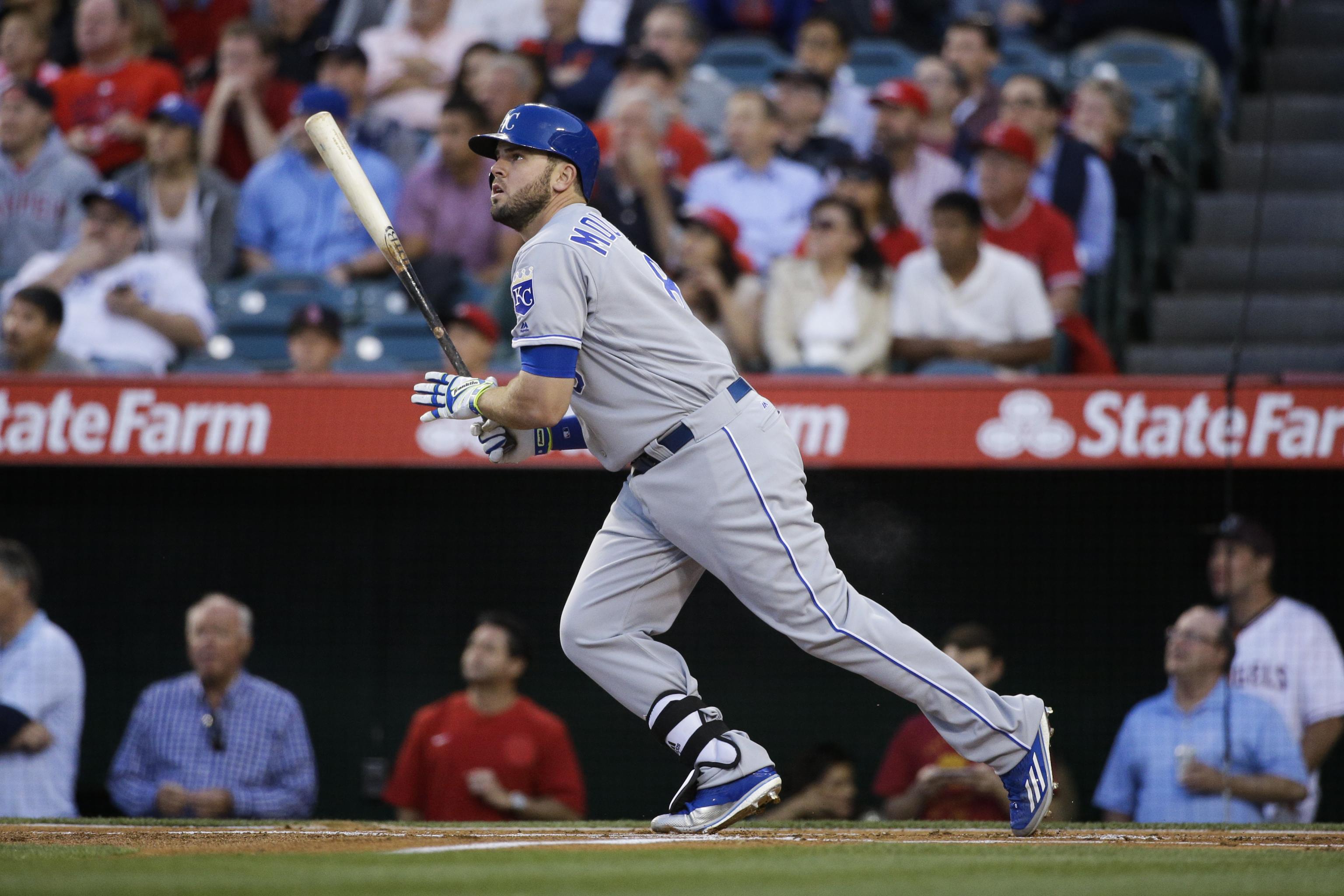 Moustakas could be out for year with torn ACL