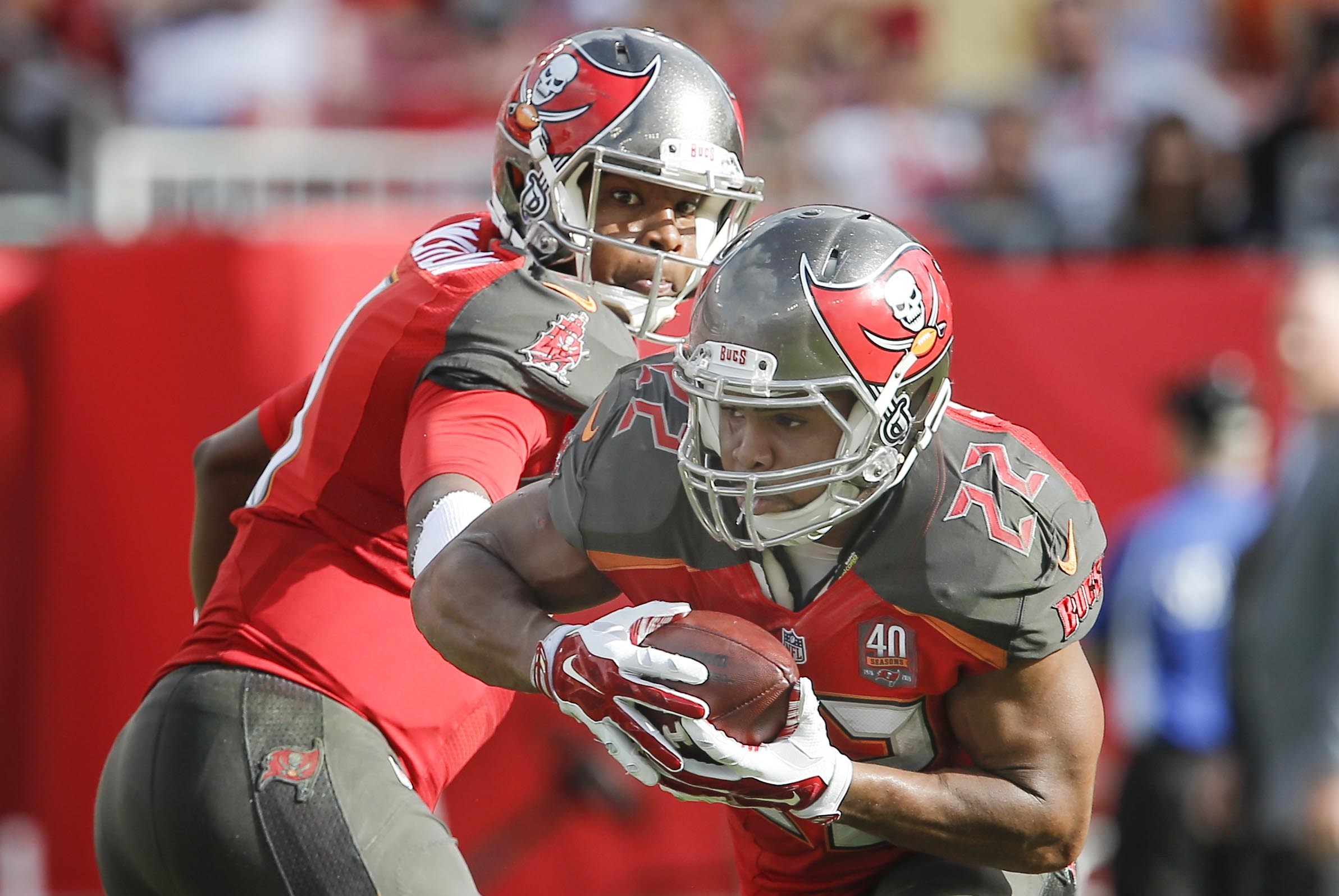 Mike Alstott of the Tampa Bay Buccaneers runs with the ball against News  Photo - Getty Images