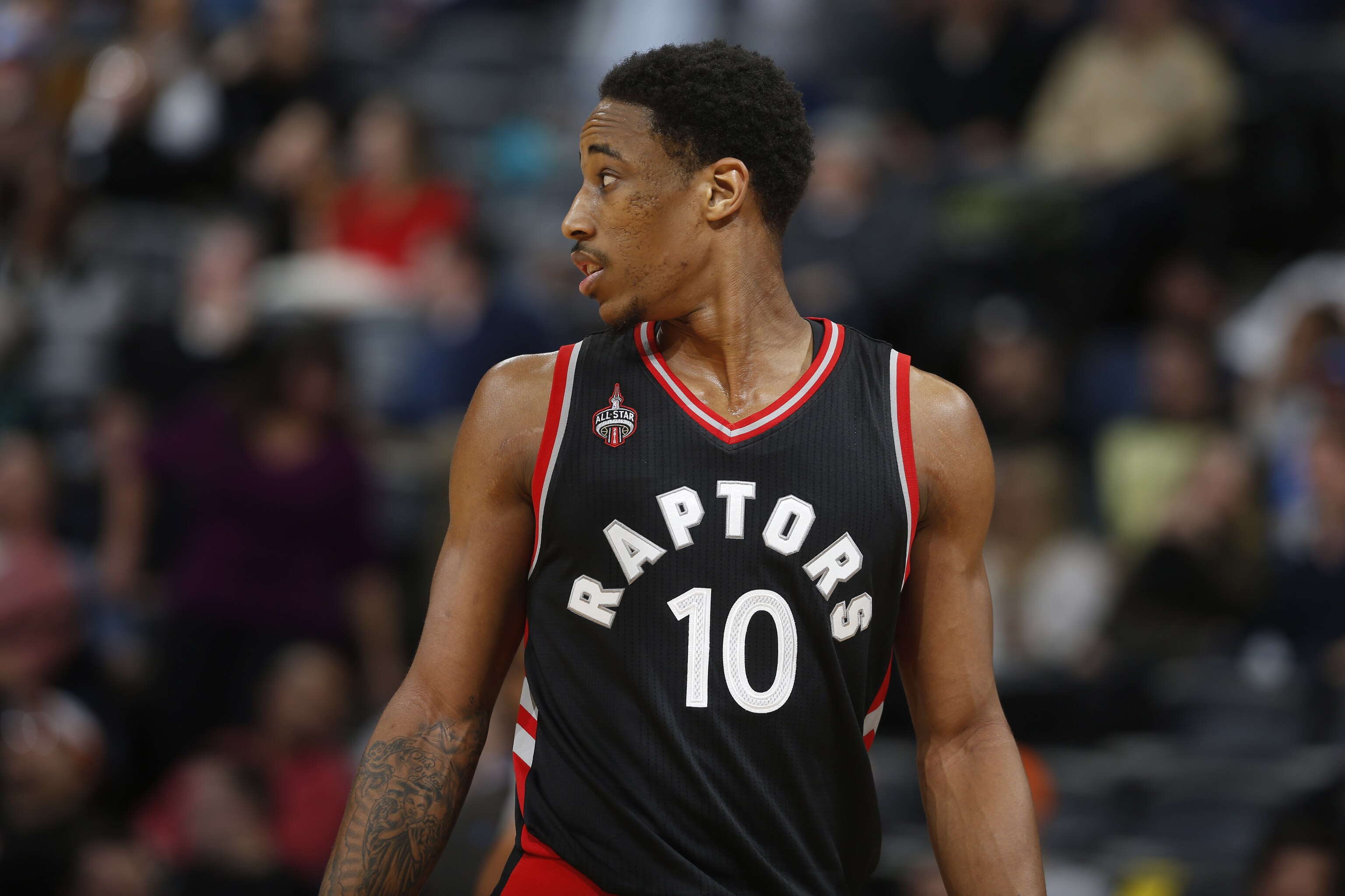 DeMar DeRozan to re-sign with Toronto Raptors on 5-year contract