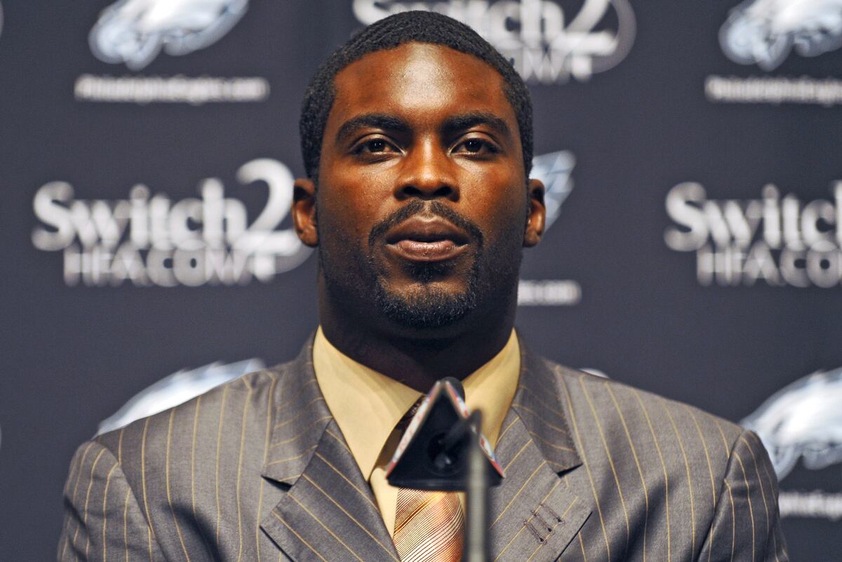 Bleacher Report to Debut Documentary of Michael Vick's Life This Summer