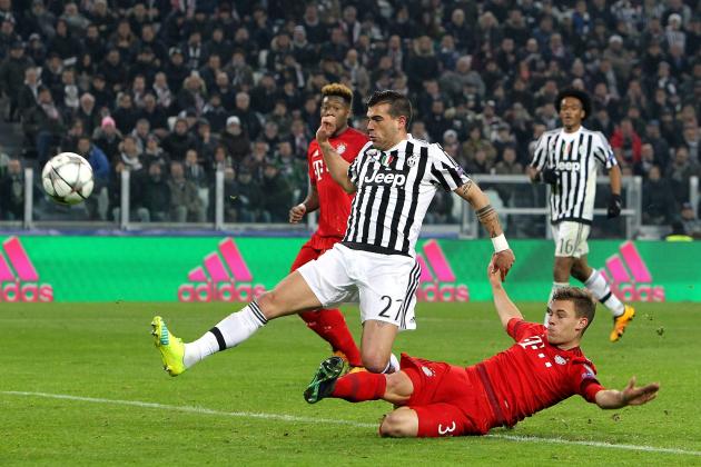 TURIN, ITALY - FEBRUARY 23: Stefano Sturaro (C) of Juventus FC scores his goal during the UEFA Champions League Round of 16 first leg match between Juventus and FC Bayern Muenchen at Juventus Arena on February 23, 2016 in Turin, Italy. (Photo by Marco Luzzani/Getty Images)