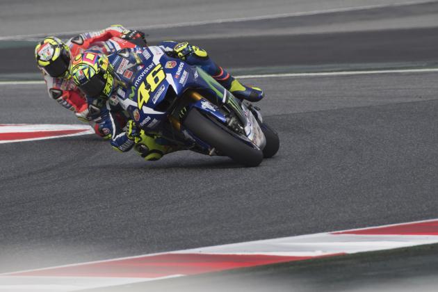 MONTMELO, SPAIN - JUNE 04:  Valentino Rossi of Italy and Movistar Yamaha MotoGP leads the field  during the qualifying practice during the  MotoGp of Catalunya - Qualifying at Circuit de Catalunya on June 4, 2016 in Montmelo, Spain.  (Photo by Mirco Lazzari gp/Getty Images)