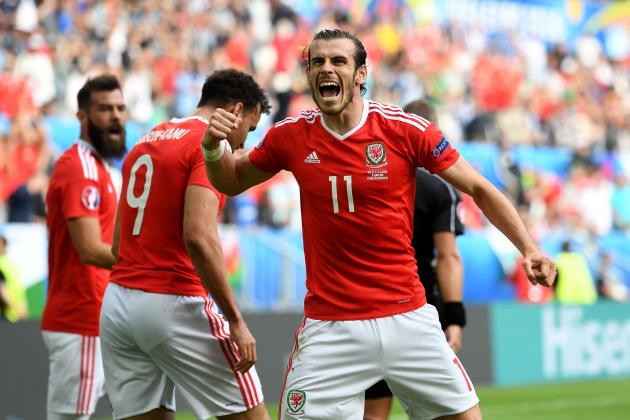 BORDEAUX, FRANCE - JUNE 11:  Gareth Bale (R) of Wales celebrates his team's second goal scored by Hal Robson-Kanu (C) during the UEFA EURO 2016 Group B match between Wales and Slovakia at Stade Matmut Atlantique on June 11, 2016 in Bordeaux, France.  (Photo by Stu Forster/Getty Images)