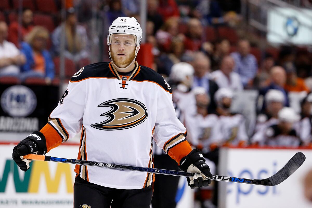 Jamie McGinn to Coyotes Latest Contract Details, Comments and Reaction