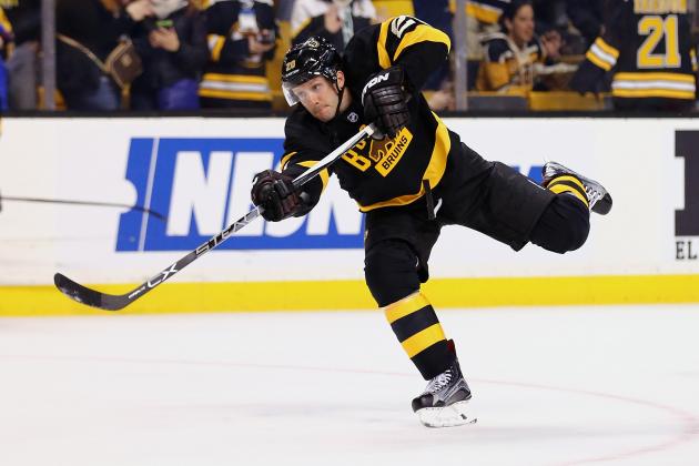BOSTON, MA - MARCH 03:  Lee Stempniak #20 of the Boston Bruins warms up before the game against the Chicago Blackhawks at TD Garden on March 3, 2016 in Boston, Massachusetts.  (Photo by Maddie Meyer/Getty Images)