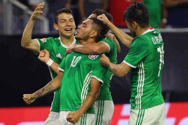 HOUSTON, TX - JUNE 13: Jesus Manuel Corona #10 of Mexico celebrates a second half goal with his teammates during the 2016 Copa America Centenario Group match between Mexico and Venezuela at NRG Stadium on June 13, 2016 in Houston, Texas. (Photo by Scott Halleran/Getty Images)