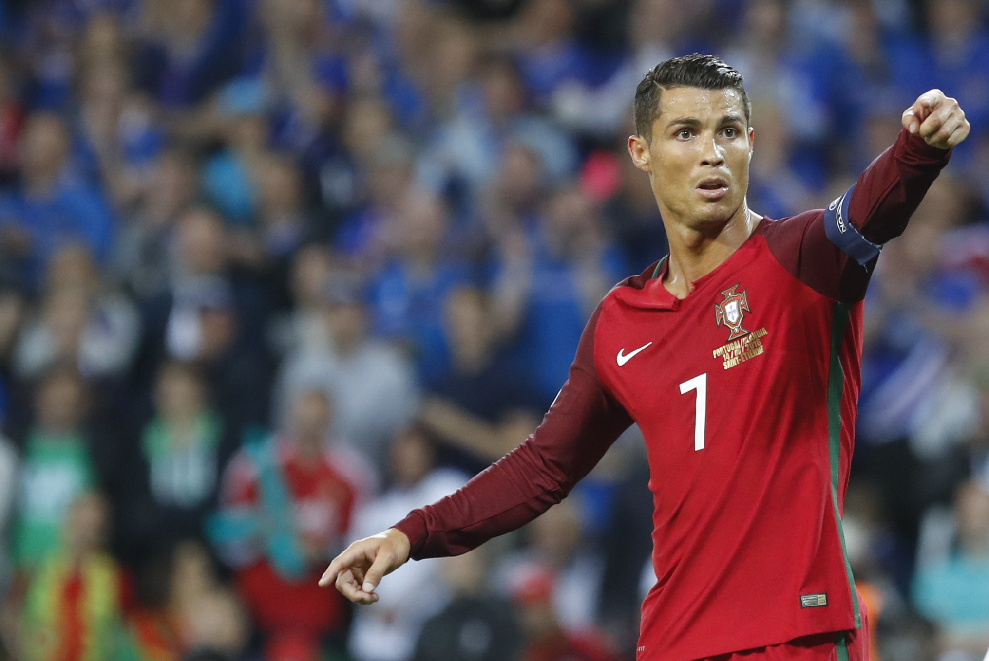Vergevingsgezind Peave overhead Cristiano Ronaldo Reportedly Acted Rudely to Shirt Swap Request vs. Iceland  | News, Scores, Highlights, Stats, and Rumors | Bleacher Report