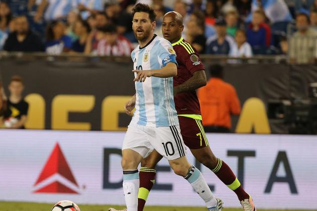 FOXBORO, MA - JUNE 18:  Lionel Messi #10 of Argentina keeps the ball from Yonathan Del Valle of Venezuela during the 2016 Copa America Centenario quarterfinal match against Venezuela at Gillette Stadium on June 18, 2016 in Foxboro, Massachusetts. (Photo by Jim Rogash/Getty Images)