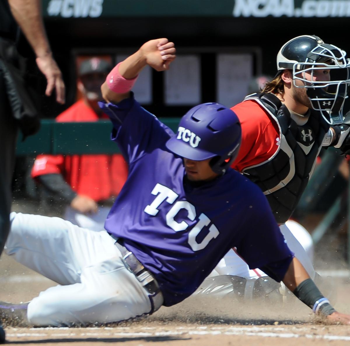 College Baseball World Series 2016: Sunday Scores, Winners and Bracket