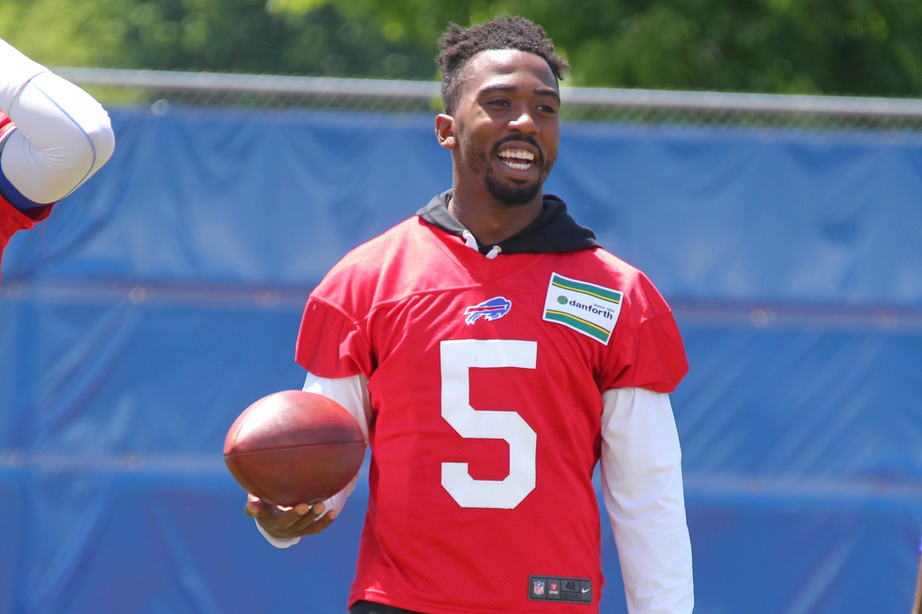 Bills sticking with former Hampton QB Tyrod Taylor after reworking contract  – Daily Press