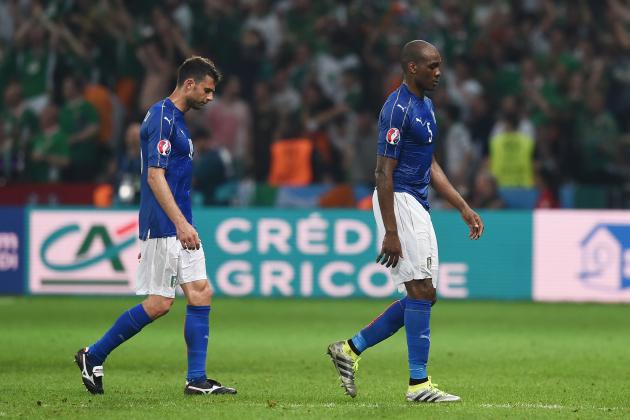 LILLE, FRANCE - JUNE 22: Thiago Motta (L) and Angelo Ogbonna of Italy leave the pitch after their 0-1 defeat in the UEFA EURO 2016 Group E match between Italy and Republic of Ireland at Stade Pierre-Mauroy on June 22, 2016 in Lille, France. (Photo by Claudio Villa/Getty Images)