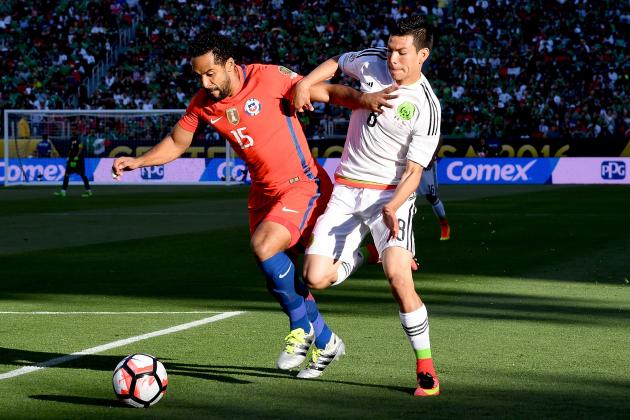 SANTA CLARA, CA - JUNE 18:  Hirving Lozano #8 of Mexico battles for control of the ball with Jean Beausejour #15 of Chile during the 2016 Copa America Centenario Quarterfinals match play between Mexico and Chile at Levi's Stadium on June 18, 2016 in Santa Clara, California.  (Photo by Thearon W. Henderson/Getty Images)