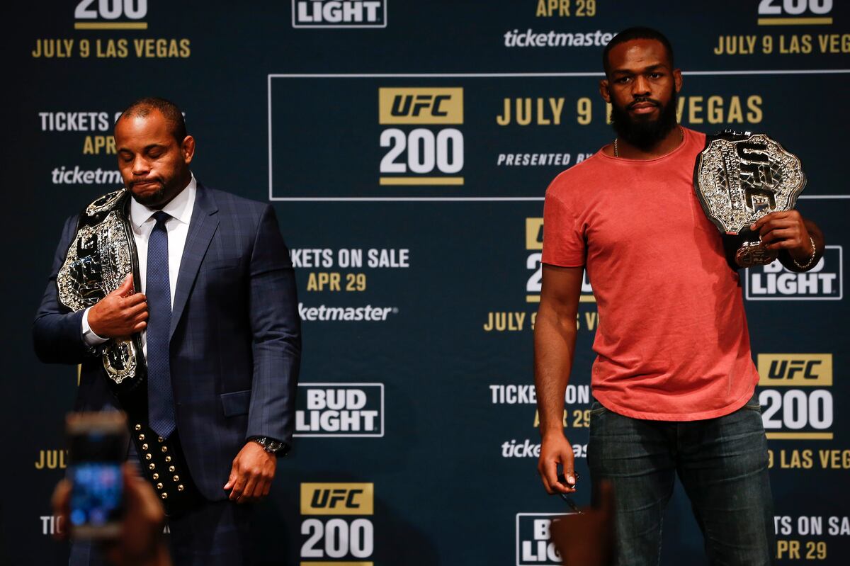 UFC 200: The Definitive Timeline of the Jon Jones-Daniel Cormier Beef | Bleacher Report | Latest ...
