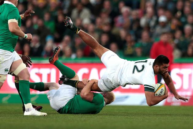 South Africa's Damina De Allende (R) is tackled during the second Rugby Test match between South Africa and Ireland at Ellis Park on June 18, 2016 in Johannesburg. / AFP / Gianluigi GUERCIA        (Photo credit should read GIANLUIGI GUERCIA/AFP/Getty Images)