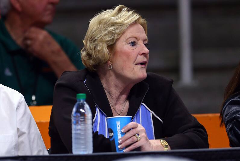 Legendary Tennessee Coach Pat Summitt Dies At Age 64 Bleacher Report Latest News Videos And Highlights