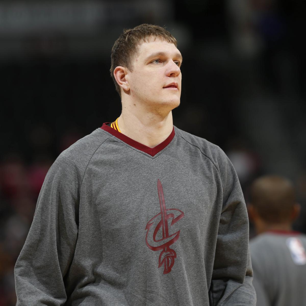 Timofey Mozgov wears Lil' Kev shirt while signing Lakers contract - ESPN