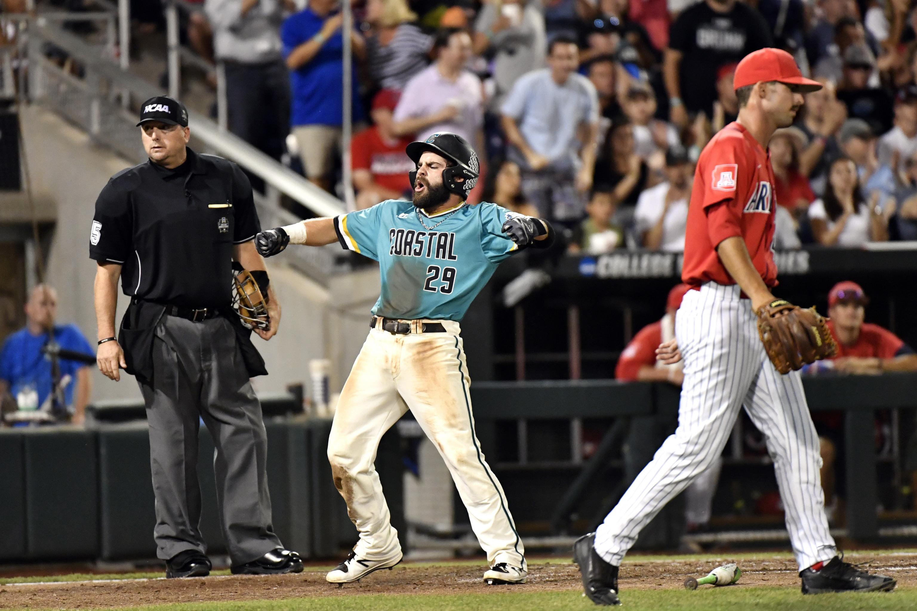 2016 College World Series Finals: Arizona takes first game from Coastal  Carolina 