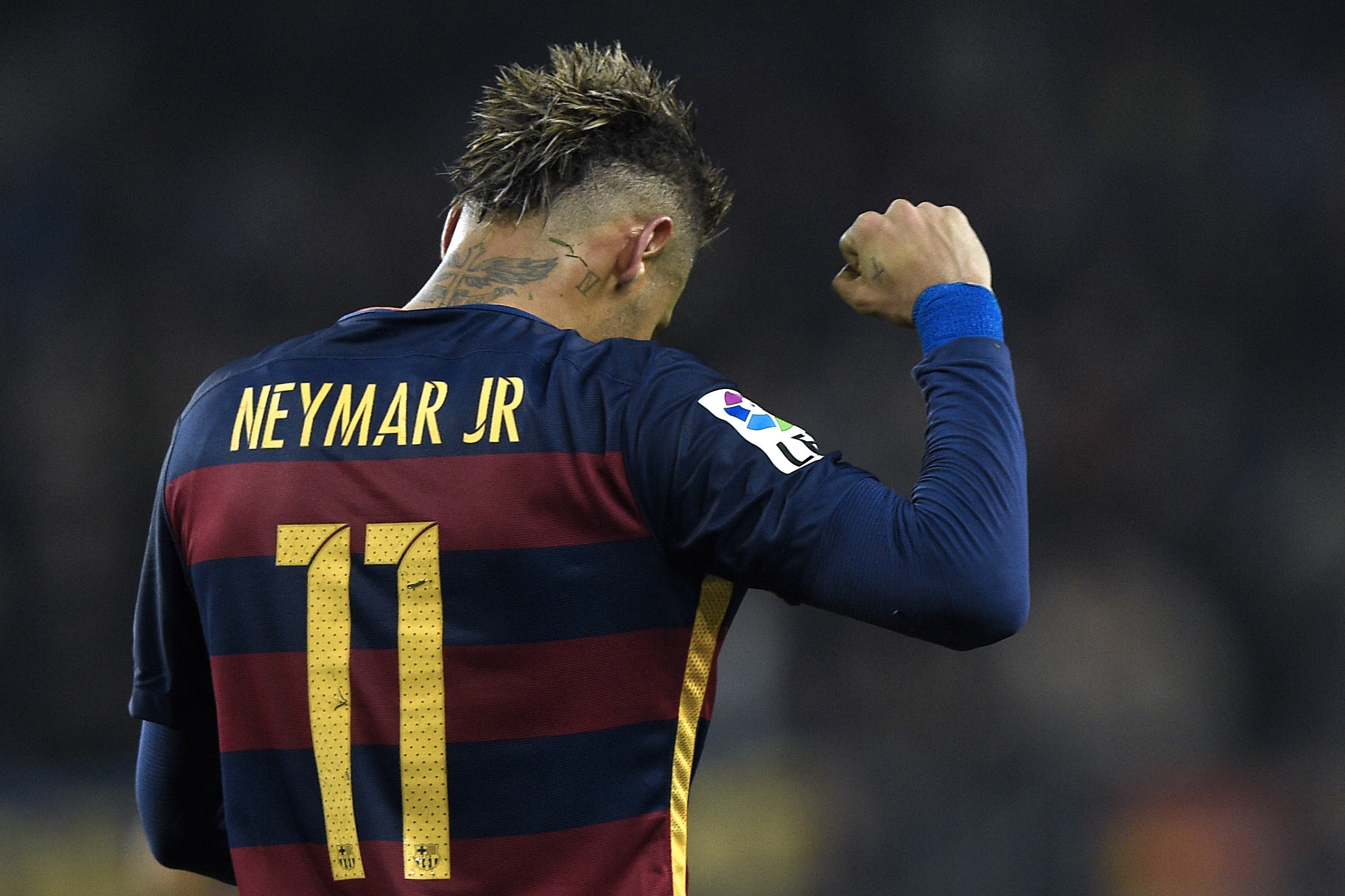 Barcelona legend claims Neymar Jr had to stay by Lionel Messi's side at the  Catalan club in order to become the 'best