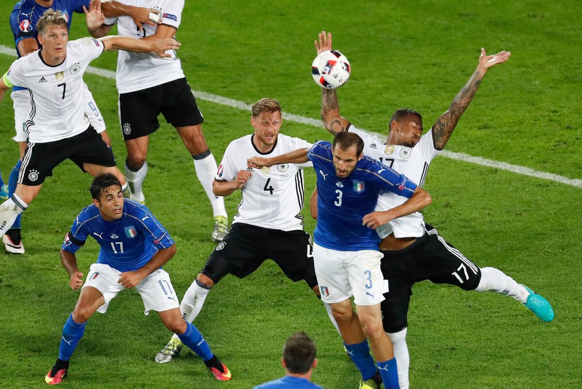 Jerome Boateng Concedes Penalty with Baffling Handball ...