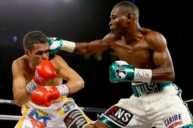 LAS VEGAS, NV - NOVEMBER 21:  (R-L) Guillermo Rigondeaux throws a right to the face of Drian Francisco during their junior featherweight bout at the Mandalay Bay Events Center on November 21, 2015 in Las Vegas, Nevada.  (Photo by Al Bello/Getty Images)