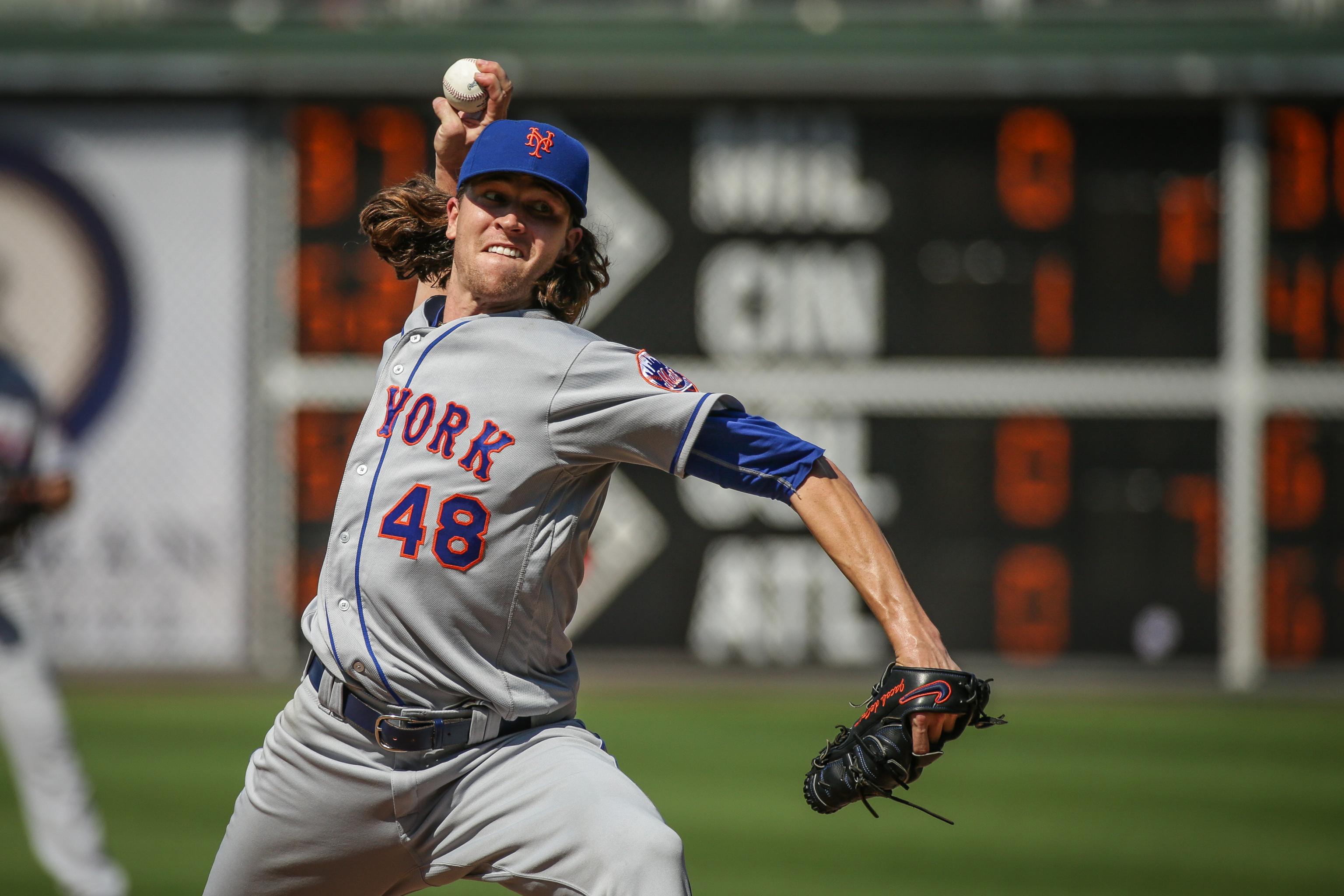 Jacob deGrom seen throwing on field after promising injury report