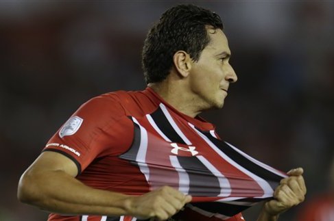 Ganso of Brazil's Sao Paulo celebrates scoring against Argentina's River Plate during a Copa Libertadores soccer match in Buenos Aires, Argentina, Thursday, March 10, 2016. (AP Photo/Natacha Pisarenko)