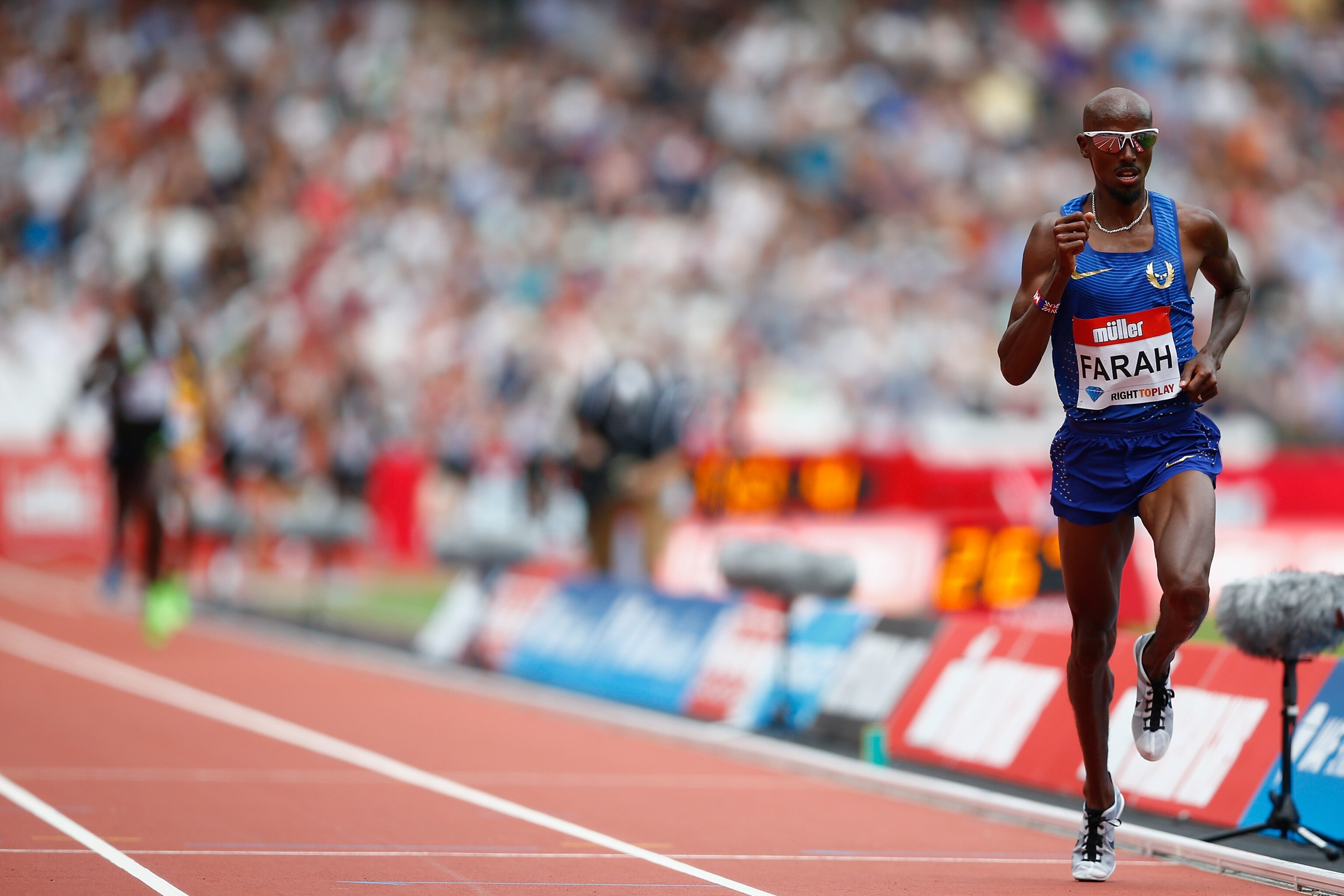 Mo Farah Wins Gold Medal During Men S 10 000m At 16 Olympics Bleacher Report Latest News Videos And Highlights