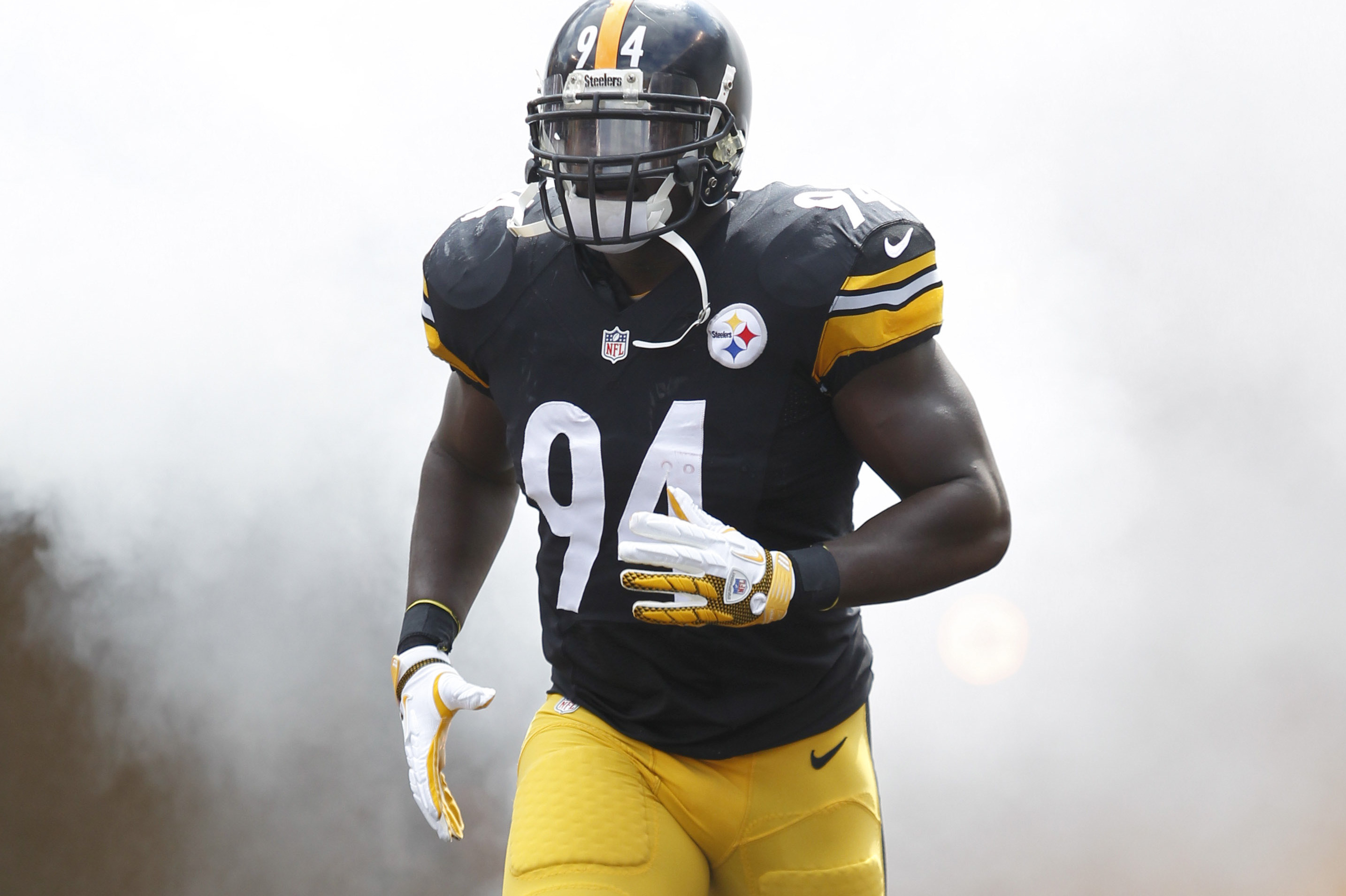 Pittsburgh Steelers - Lawrence Timmons signing autographs before