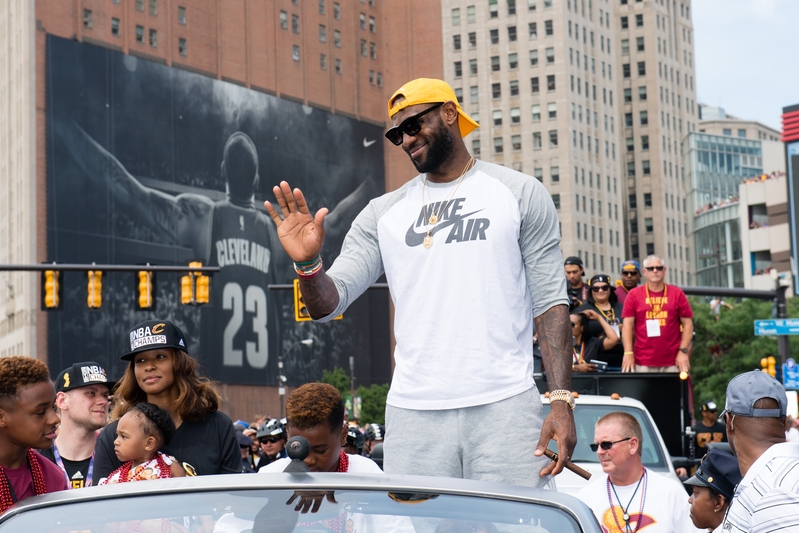 LeBron James Speaks on Michael Jordan, 2016 NBA Finals, More in SI Exclusive