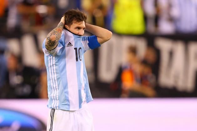 EAST RUTHERFORD, NJ - JUNE 26: Lionel Messi #10 of Argentina looks on before the game winning penalty kick is made during the Copa America Centenario Championship match at MetLife Stadium on June 26, 2016 in East Rutherford, New Jersey. Chile defeated Argentina 4-2 in penalty kicks. (Photo by Mike Stobe/Getty Images)