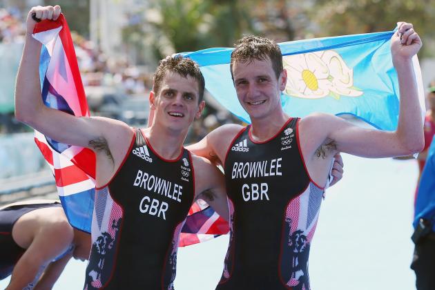RIO DE JANEIRO, BRAZIL - AUGUST 18:  Alistair Brownlee and Jonathan Brownlee of Great Britain celebrate during the Men's Triathlon at Fort Copacabana on Day 13 of the 2016 Rio Olympic Games on August 18, 2016 in Rio de Janeiro, Brazil.  (Photo by Alex Livesey/Getty Images)